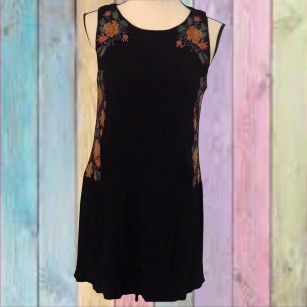 Forever 21 Black Lined Floral Detailed Print Sleeveless Dress